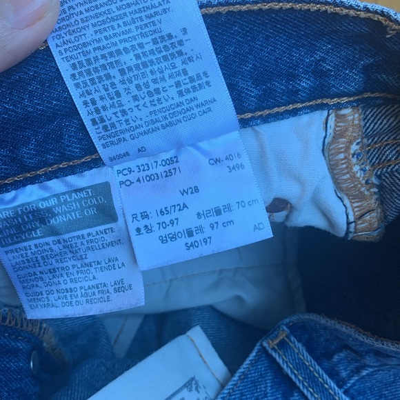 Levi’s 501 cut off shorts. Size 28. - Picture 5 of 7